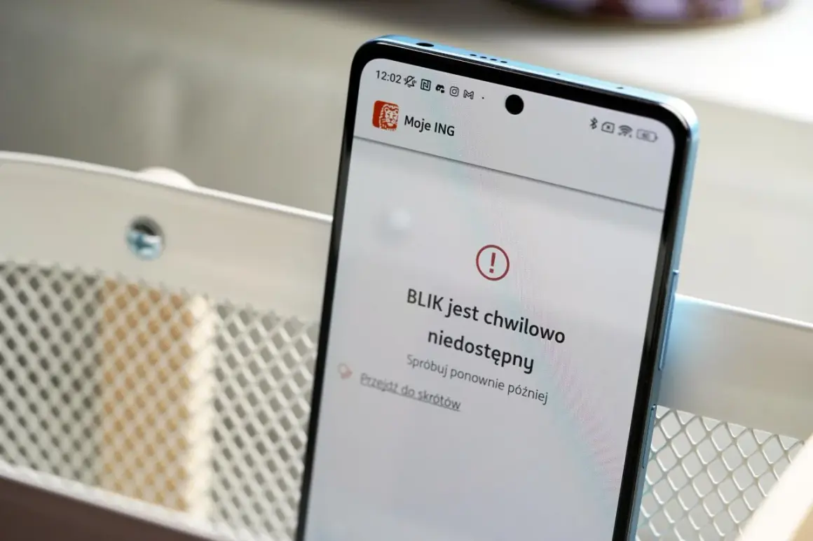Awaria blika na telefonie ING. Komunikat "BLIK jest chwilowo niedostępny" wyświetla się na ekranie smartfona.