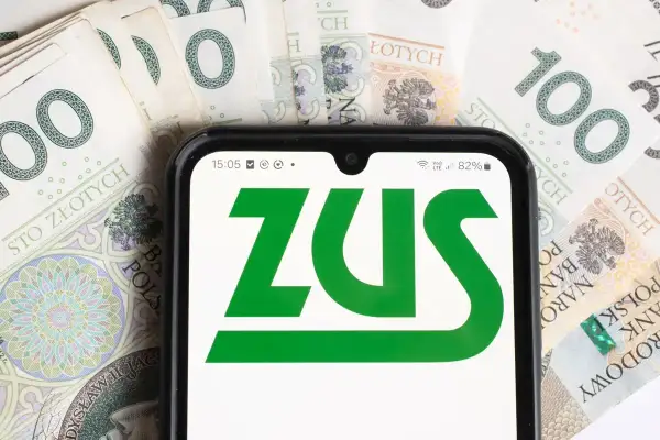 Telefon z aplikacją ZUS na tle banknotów 100 zł. Wsparcie dla osoby z niepełnosprawnością.