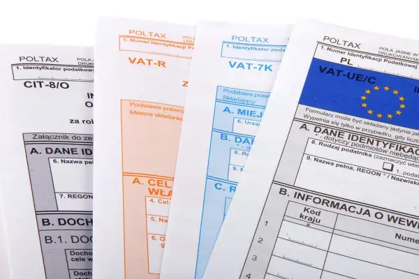 Polskie formularze podatkowe, w tym VAT-R, VAT-7K, VAT-UE/C i CIT-8/O, gotowe do wypełnienia.